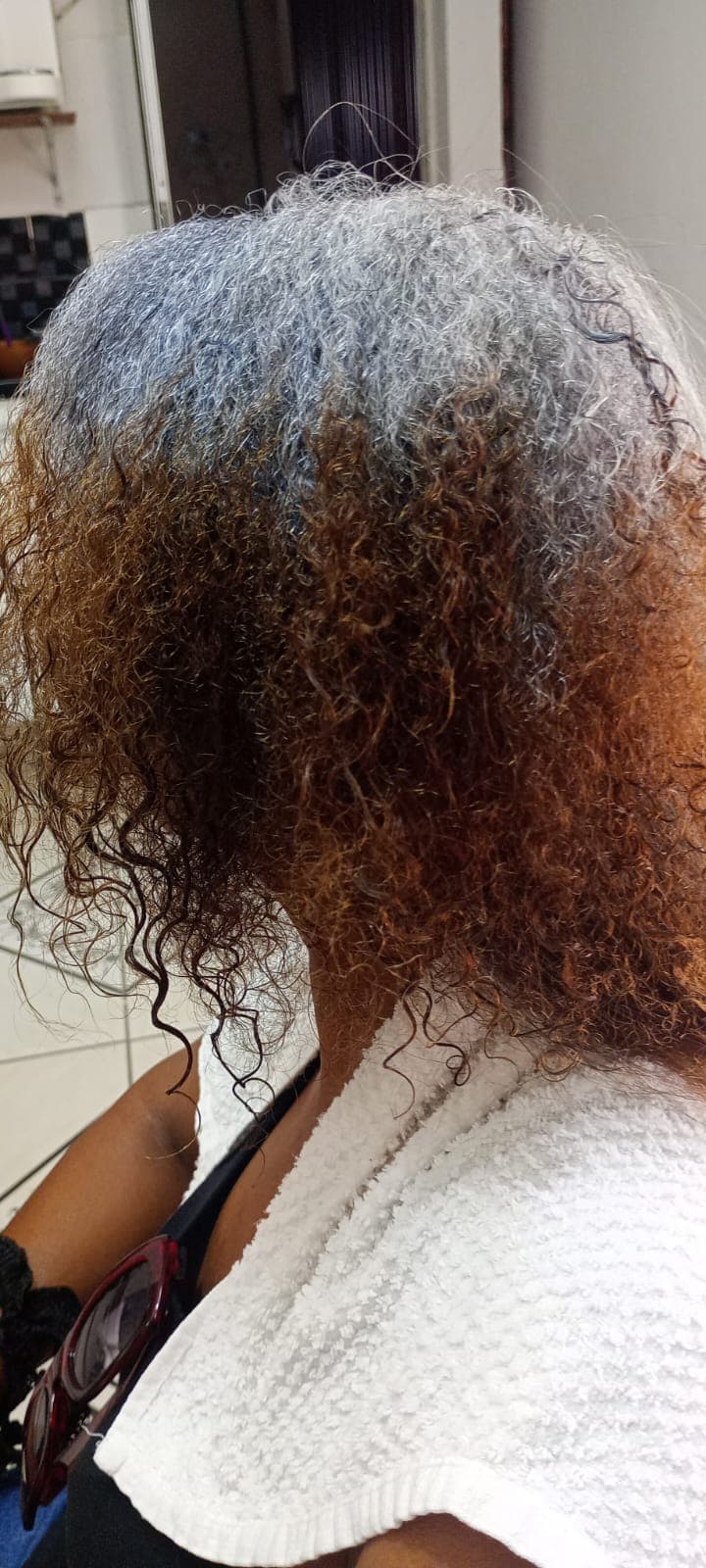 O ponto de partida Cabelo cacheado e ressecado antes da aplicação